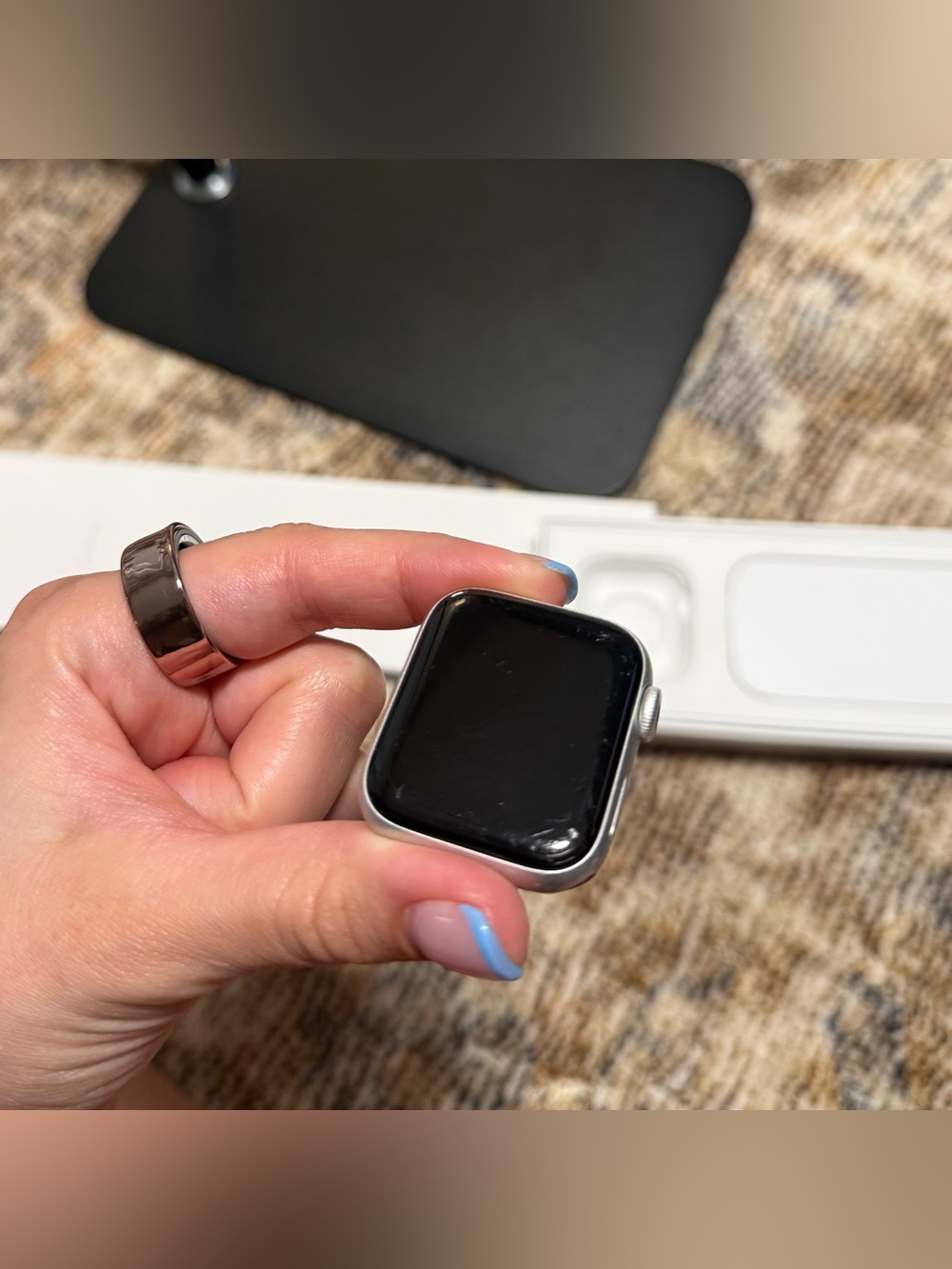 Apple Watch Series 6 — 40mm — White Sport Band plus dressy bands - Picture 4 of 11